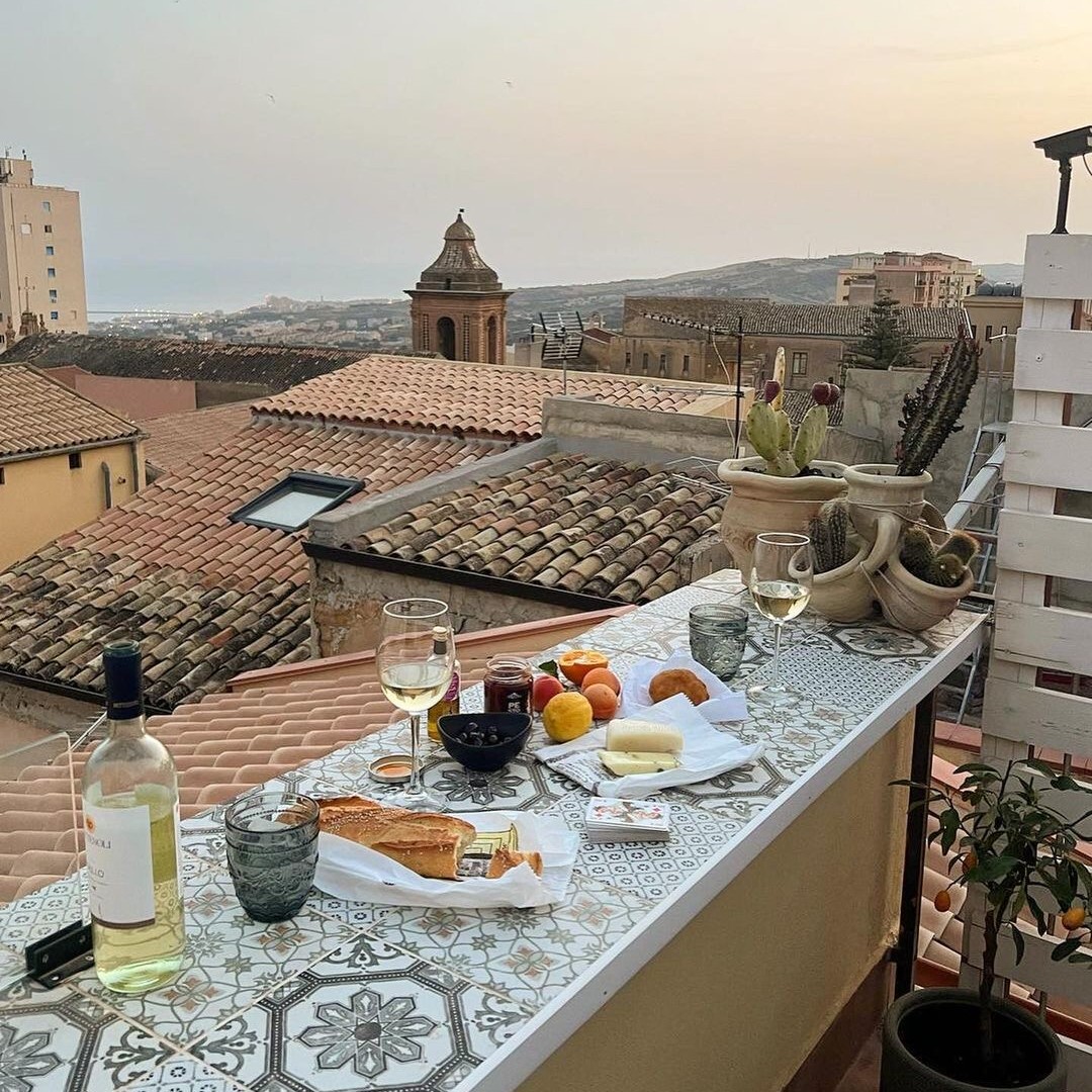 STAY IN SICILY - La Mennulara