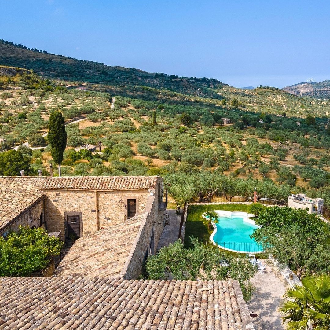 STAY IN SICILY - Masseria Fortificata Lo Zafferaneto